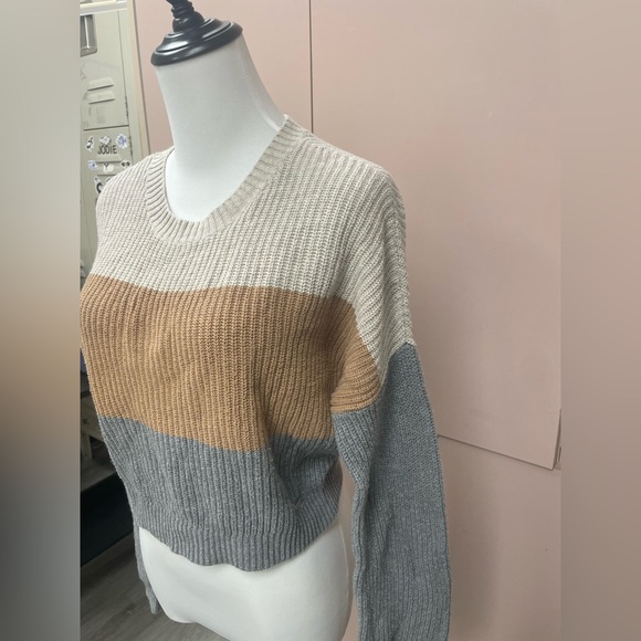 Hollister Cream, Brown, and Gray Color Block Cropped Sweater size small - Picture 2 of 10